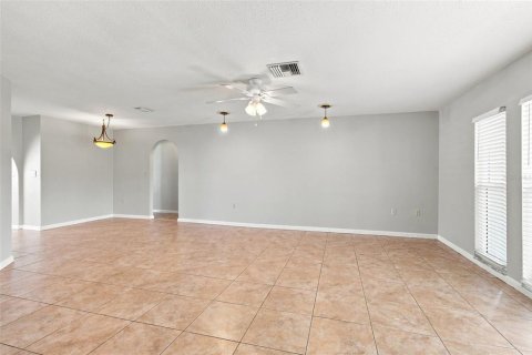 House in Tarpon Springs, Florida 3 bedrooms, 163.51 sq.m. № 2304376 - photo 15
