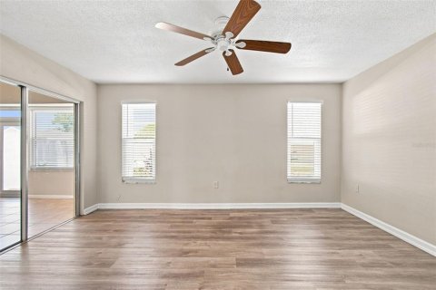 House in Tarpon Springs, Florida 3 bedrooms, 163.51 sq.m. № 2304376 - photo 24