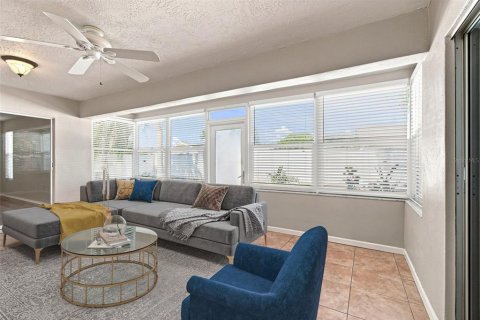 House in Tarpon Springs, Florida 3 bedrooms, 163.51 sq.m. № 2304376 - photo 9