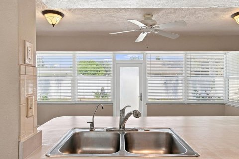 House in Tarpon Springs, Florida 3 bedrooms, 163.51 sq.m. № 2304376 - photo 7