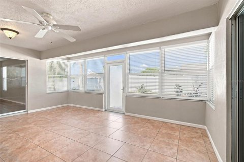 House in Tarpon Springs, Florida 3 bedrooms, 163.51 sq.m. № 2304376 - photo 10