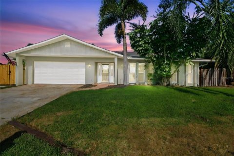 Casa en Tarpon Springs, Florida 3 dormitorios, 163.51 m2 № 2304376