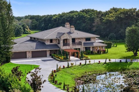 Villa ou maison à vendre à Davie, Floride: 7 chambres, 797.19 m2 № 2152757 - photo 4
