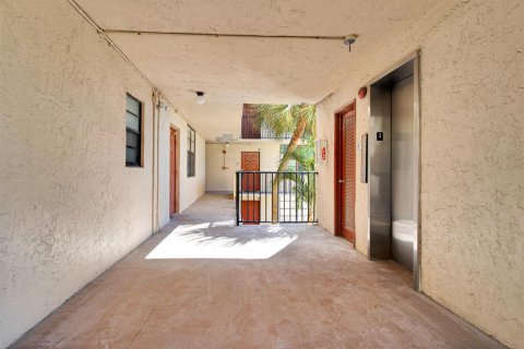 Купить кондоминиум в Помпано-Бич, Флорида 3 комнаты, 78.97м2, № 2085529 - фото 4