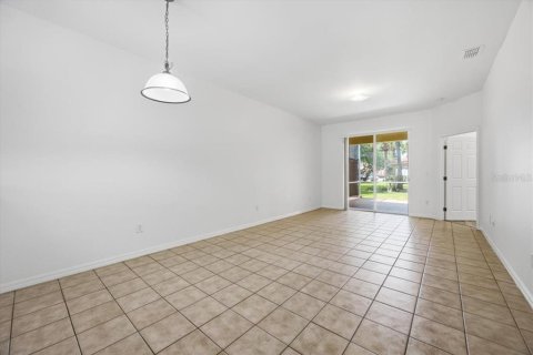 Townhouse in Poinciana, Florida 3 bedrooms, 116.03 sq.m. № 2114888 - photo 8