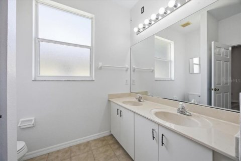 Townhouse in Poinciana, Florida 3 bedrooms, 116.03 sq.m. № 2114888 - photo 15