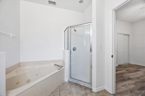 Townhouse in Poinciana, Florida 3 bedrooms, 116.03 sq.m. № 2114888 - photo 16