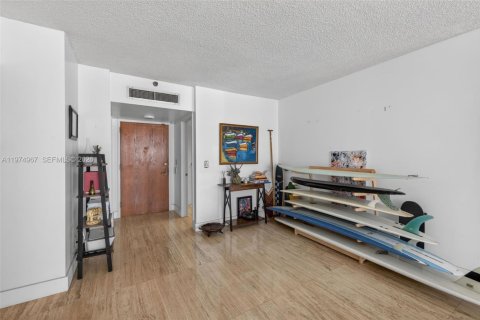 Condo in Aventura, Florida, 1 bedroom № 2244346 - photo 7