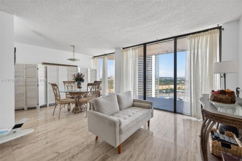 Condo in Aventura, Florida, 1 bedroom № 2244346 - photo 11