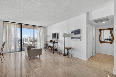 Condo in Aventura, Florida, 1 bedroom № 2244346 - photo 9