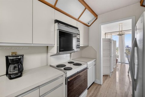 Condo in Aventura, Florida, 1 bedroom № 2244346 - photo 27