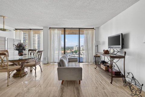 Condo in Aventura, Florida, 1 bedroom № 2244346 - photo 10