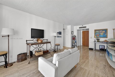 Condo in Aventura, Florida, 1 bedroom № 2244346 - photo 16