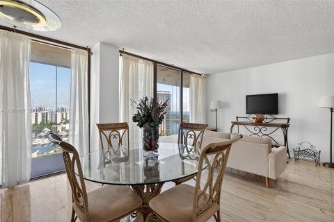 Condo in Aventura, Florida, 1 bedroom № 2244346 - photo 13