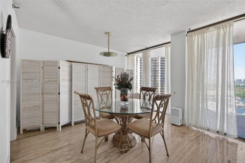 Condo in Aventura, Florida, 1 bedroom № 2244346 - photo 14