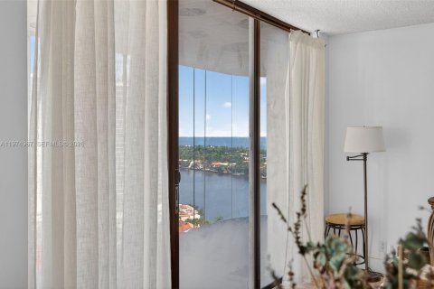 Condo in Aventura, Florida, 1 bedroom № 2244346 - photo 15