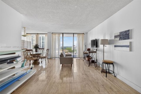 Condo in Aventura, Florida, 1 bedroom № 2244346 - photo 3