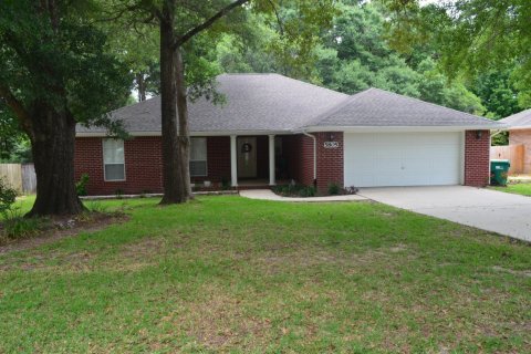 House in Crestview, Florida 4 bedrooms, 183.95 sq.m. № 562298 - photo 1