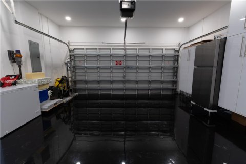 Casa en venta en Miami, Florida, 5 dormitorios, 243.78 m2 № 1923059 - foto 19