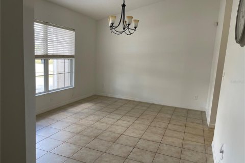 House in Haines City, Florida 4 bedrooms, 207.64 sq.m. № 2304394 - photo 6