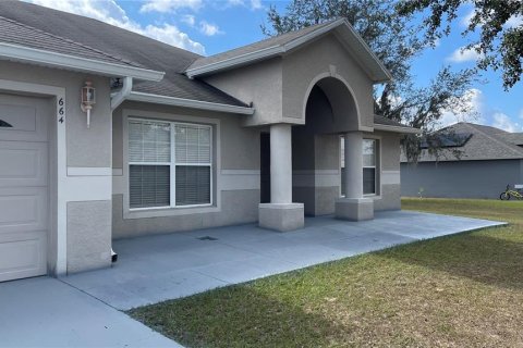 House in Haines City, Florida 4 bedrooms, 207.64 sq.m. № 2304394 - photo 3