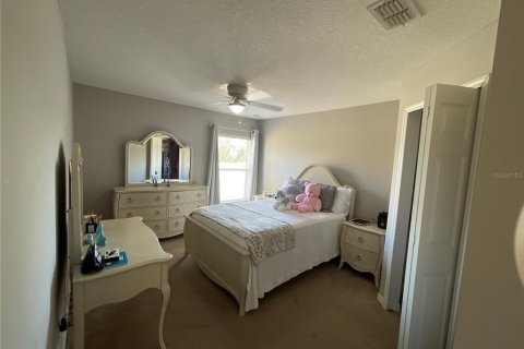 House in Haines City, Florida 4 bedrooms, 207.64 sq.m. № 2304394 - photo 16