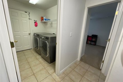 House in Haines City, Florida 4 bedrooms, 207.64 sq.m. № 2304394 - photo 14