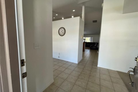 House in Haines City, Florida 4 bedrooms, 207.64 sq.m. № 2304394 - photo 7