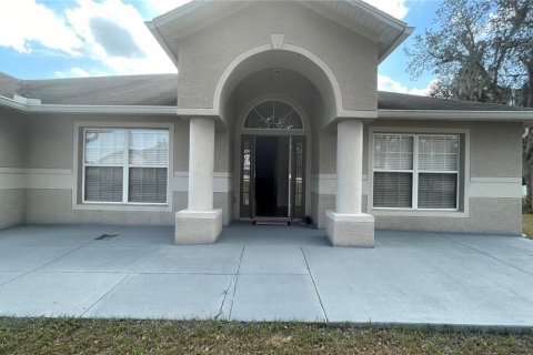 House in Haines City, Florida 4 bedrooms, 207.64 sq.m. № 2304394 - photo 2
