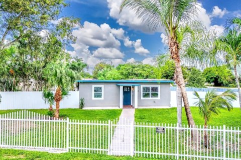 Купить виллу или дом в Хомстед, Флорида 2 спальни, 83.7м2, № 1991515 - фото 1
