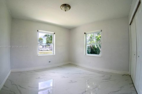 Купить виллу или дом в Хомстед, Флорида 2 спальни, 83.7м2, № 1991515 - фото 9