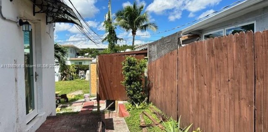 Дом в Дания-Бич, Флорида 1 спальня, 41.81м2 № 1951328