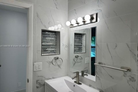 Снять в аренду виллу или дом в Дания-Бич, Флорида 1 спальня, 41.81м2, № 1951328 - фото 5