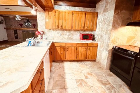 Снять в аренду виллу или дом в Хомстед, Флорида 5 спален, 327.11м2, № 2034308 - фото 10