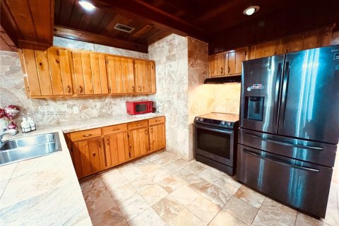 Снять в аренду виллу или дом в Хомстед, Флорида 5 спален, 327.11м2, № 2034308 - фото 8