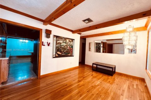 Снять в аренду виллу или дом в Хомстед, Флорида 5 спален, 327.11м2, № 2034308 - фото 3