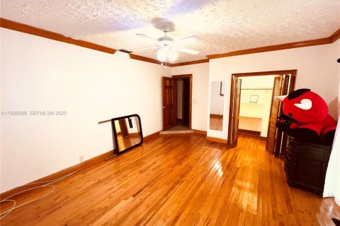 Снять в аренду виллу или дом в Хомстед, Флорида 5 спален, 327.11м2, № 2034308 - фото 6