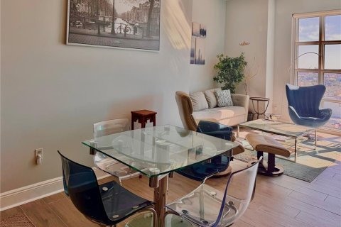 Condo in Tampa, Florida, 2 bedrooms  № 2099515 - photo 8