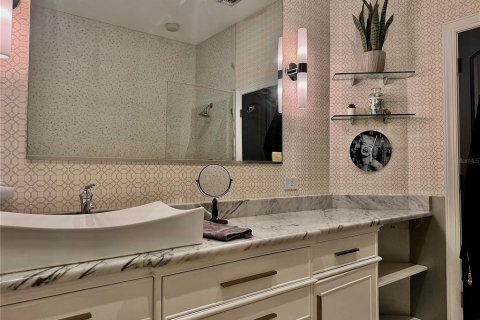 Condo in Tampa, Florida, 2 bedrooms  № 2099515 - photo 16