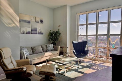 Condo in Tampa, Florida, 2 bedrooms  № 2099515 - photo 11