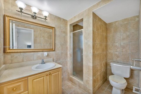 Condo in Bay Harbor Islands, Florida, 2 bedrooms  № 2058760 - photo 8