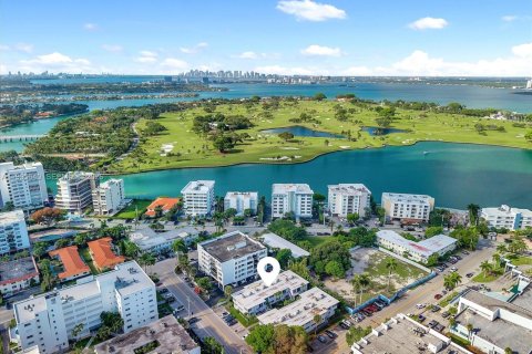 Condo in Bay Harbor Islands, Florida, 2 bedrooms  № 2058760