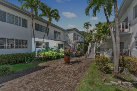 Condo in Bay Harbor Islands, Florida, 2 bedrooms  № 2058760 - photo 4