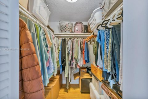 Condo in Bay Harbor Islands, Florida, 2 bedrooms  № 2058760 - photo 9