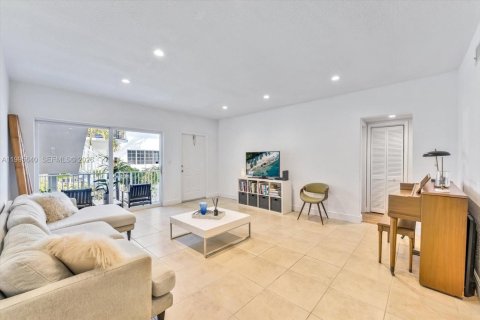 Condo in Bay Harbor Islands, Florida, 2 bedrooms  № 2058760 - photo 5