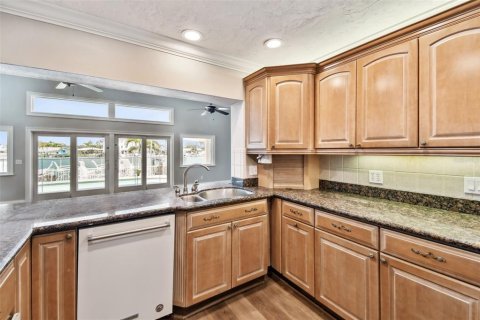 House in Treasure Island, Florida 3 bedrooms, 308.53 sq.m. № 1762062 - photo 30