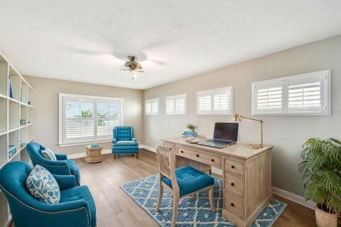 House in Treasure Island, Florida 3 bedrooms, 308.53 sq.m. № 1762062 - photo 10