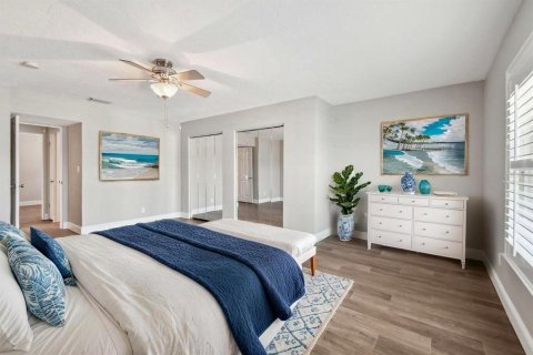House in Treasure Island, Florida 3 bedrooms, 308.53 sq.m. № 1762062 - photo 13