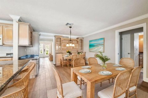 House in Treasure Island, Florida 3 bedrooms, 308.53 sq.m. № 1762062 - photo 8