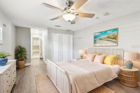 House in Treasure Island, Florida 3 bedrooms, 308.53 sq.m. № 1762062 - photo 11